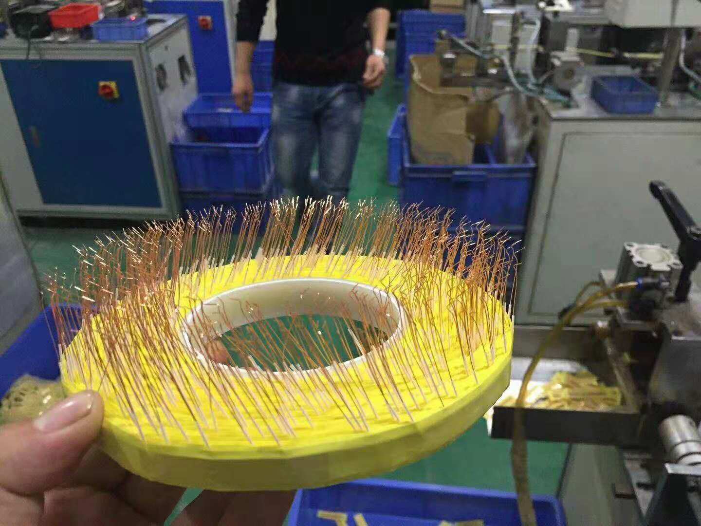 代理銅箔背膠、銅箔焊引線、銅箔穿套管、銅箔貼焊點、銅箔焊線、銅箔裁切等代加工工序